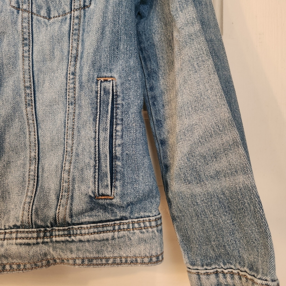 Old Navy Women’s Jean Jacket, Distressed Classic Denim, 100% Cotton EUC Sz Med - Picture 5 of 14